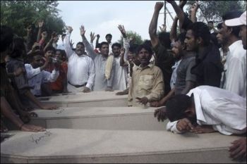 Gojra massacre of Christians in Pakistan: Jihad masscred dead-bodies 