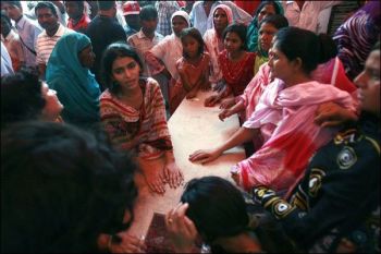 relatives mourn the dead of christians burned alive by Muslim mob in Gojra