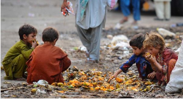 poor-muslim-children-scavenge-food-from-garbage