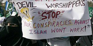 pakistan-Muslim-protest-Facebook